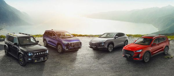 Обзор модельного ряда автомобилей JETOUR» (Сравнительный обзор моделей. Описать и сравнить внешний вид, техническое оснащение, удобство в эксплуатации, безопасность и назначение моделей.)