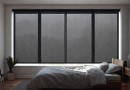 Как выбрать рулонные шторы для спальни: степень затемнения, плотность ткани и особенности установки на створку окна